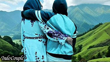 Istri Berjilbab Nakal Selingkuh Saat Suami Asyik Di Bali, Digoyang Pacar Sampai Tuntas Menelan Cairan Panas.