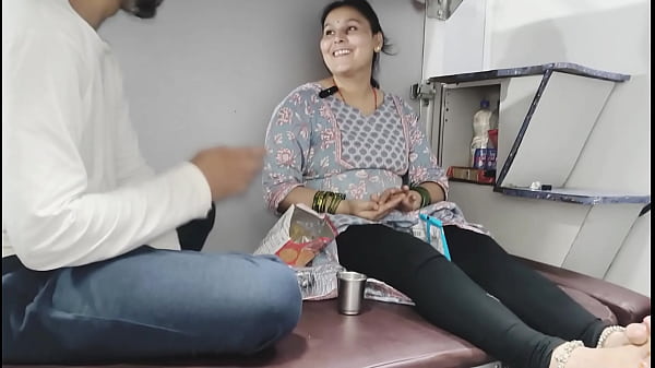 Ibu Tiri Dan Suami Beraksi Mesra Di Kereta Dari Kashmir Ke Kanyakumari