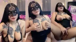 Cassandra Omek Muncrat Deras, Bling-bling Basah Kuyup