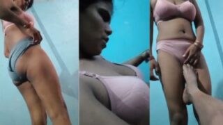 Desi Yang Menggoda Mempertontonkan Tubuhnya Pada Adik Ipar Yang Bernafsu