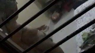 Rekaman Kamera Tersembunyi Tetangga Desi Berpakaian Seksi