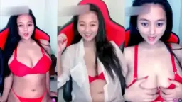 Alichia Meremas Payudara Bulatnya Yang Menggoda