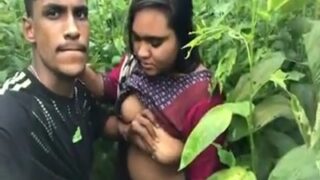 Desi Bejat Ngebor Sange Babon Montok Di Semak-semak