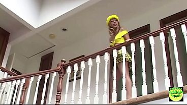 Pria Bertombak Besar Menghajar Pantat Gadis Asia Seksi Sampai Meraung-raung