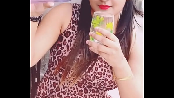 Cewek India Pamer Pose Nungging, Siap Digoyang.