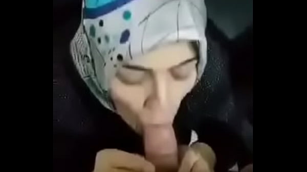 Tante Berjilbab Mengulum Batang
