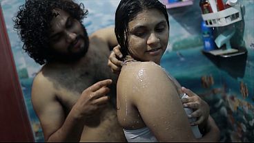 Ibu Tiri India Mandi Air Panas, Bikin Adik Kandung Makin Bernafsu