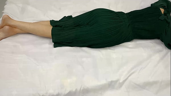 Stepisku 18 Tahun Sendirian Di Kamar, Malam Itu Aku Masuk Dan Ngentot Memeknya Sampai Basah.