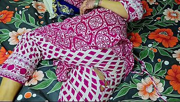 Ibu Tiri Celananya Sobek, Trus Anak Tiri Ngewe Memek Ibu Tiri Sambil Megang Pantat Bundar.