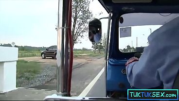 Ibu-ibu Thailand Amateur Digetar Di Pinggir Jalan, Terus Dibawa Muter-muter Buat Main.
