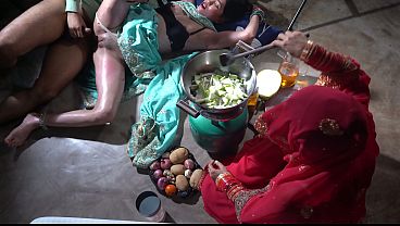 Ibu Tiri Di Dapur, Gerakan Hot Desi India, Bikin Keringetan Lihat Aksi Nakalnya.