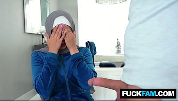 Hijabi Tetangga Kena Kejutan Kontol Ngajugug, Sophia Leone Sama Nicky Rebel Bikin Mampus
