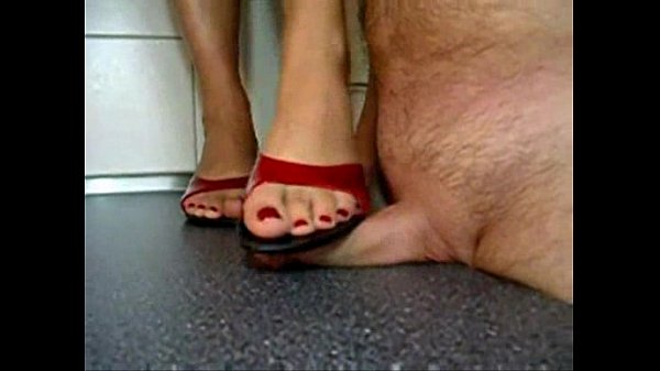 Bhabhi India Seksi Injak-injak Kontol Si Devar Sampai Merah
