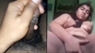 Cewek Cantik Lagi Main Timun India, Basah Banget.