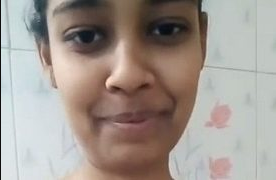 Desi Buka Bra Sendirian Sambil Foto, Gaya Sange.