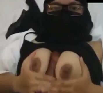 Tante Berjilbab Cadar Lagi Digenjot Nikmat.