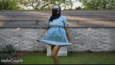 Hijab Mahasiswi Muslim Jogging Di Tempat Umum, Ngeblow Buat Duit
