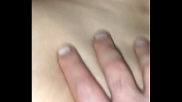 سعودي فحل يفض غشاء صاحبه ويدخل في زوجته بعنف سكس عربي جديد