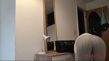 Sengaja Pamerin Kontol Tegang Ke Ibu Tiri Biar Dia Ngiler
